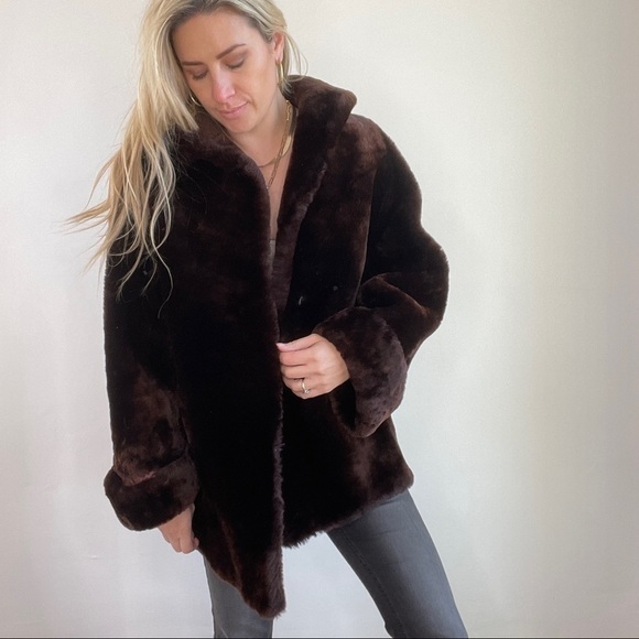 Vintage Brown Mob Wife Aesthetic Faux Fur Coat Size Medium to Large - Picture 15 of 16